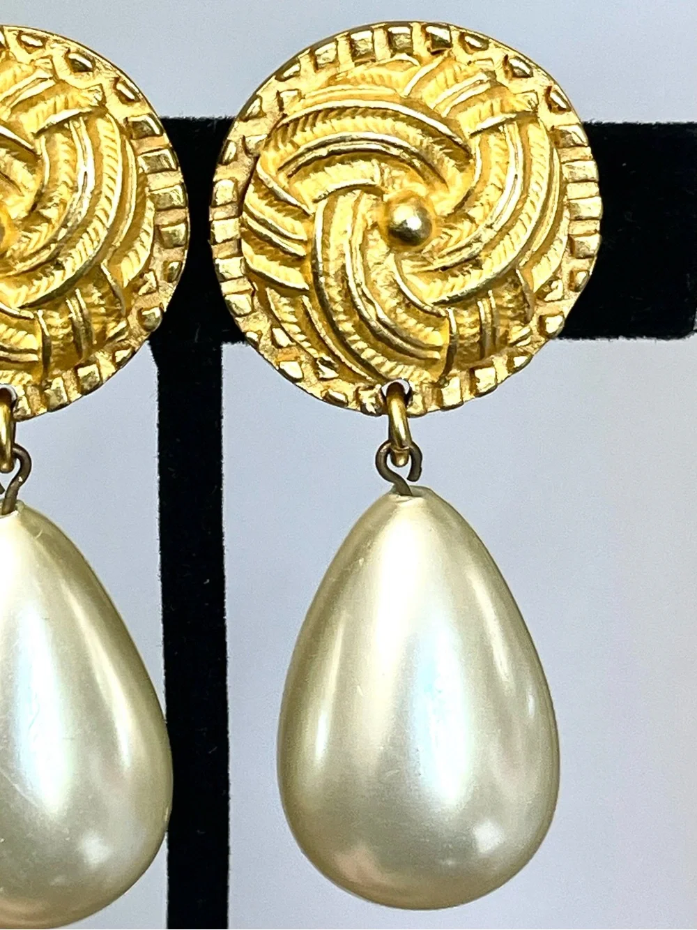 Erwin Pearl Vintage Gold Swirl Pearl Clip Earrings Drop Dangle Runway Statement